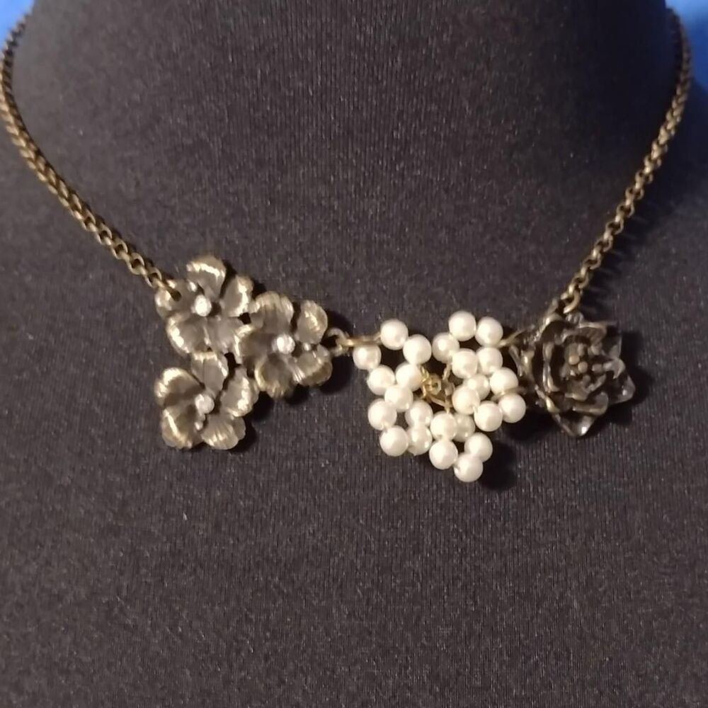 NORDSTROM Brand Antiqued Gold Tone Flower Choker Necklace 16 Inch NOS